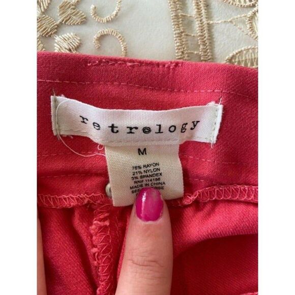 Retrelogy Coral Shorts (Medium) - Picture 3 of 3